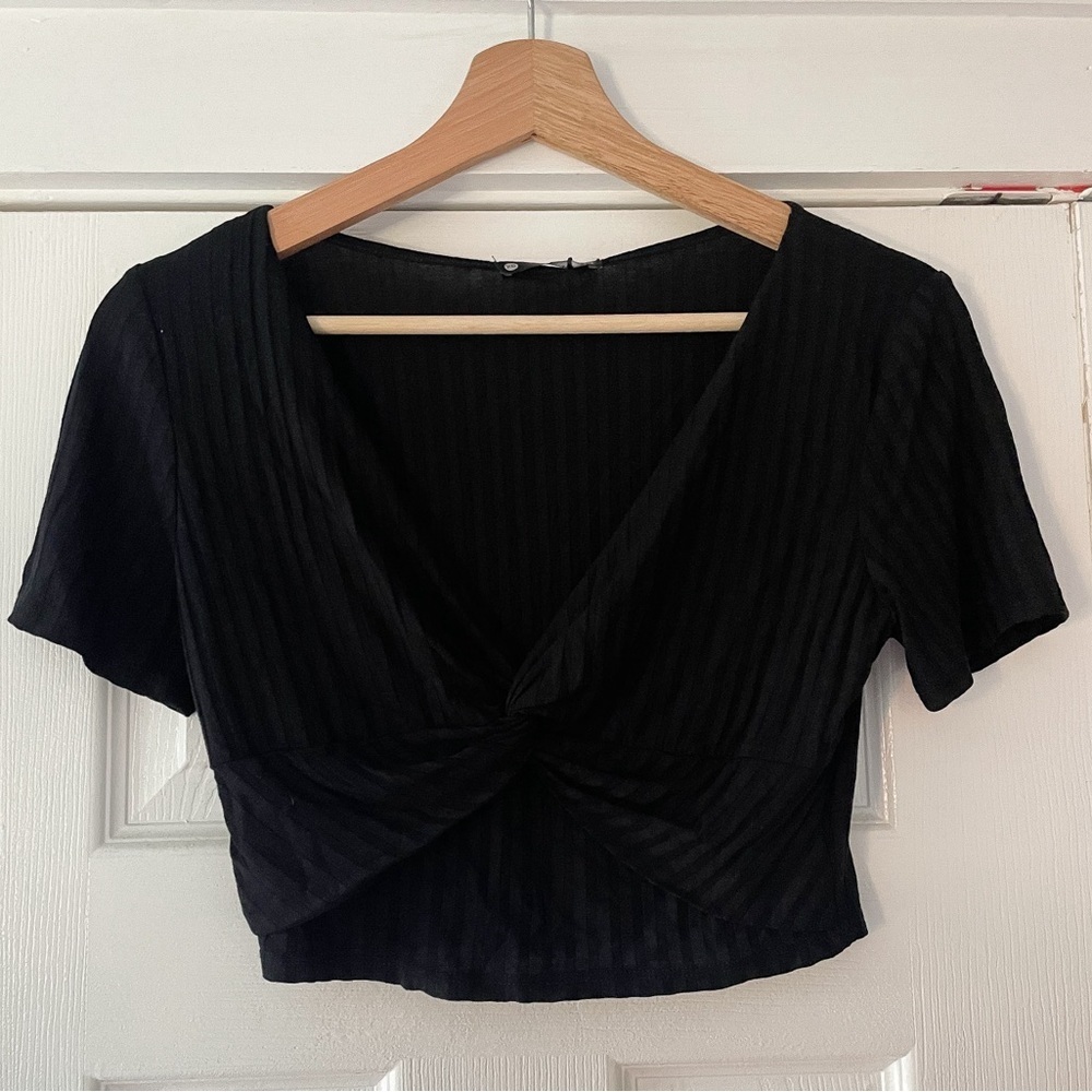 Krisa Twist Front Crop Top‎ Black Tee Size XS Ribbed NWT